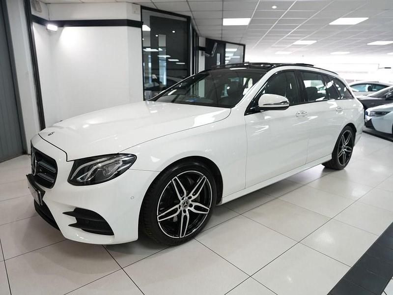 Begagnad Mercedes E220 AMG line 2018 Vit Kombi