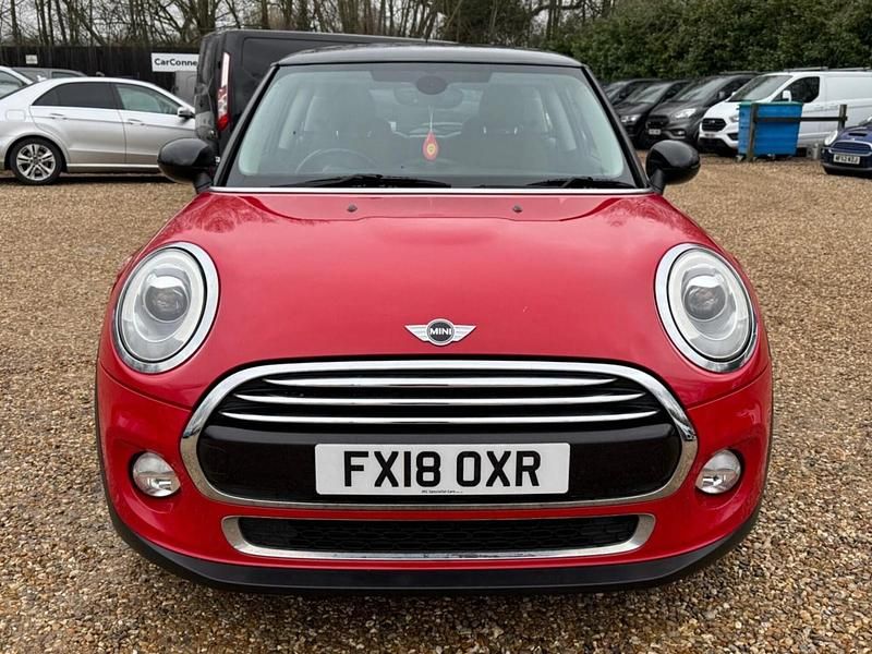 Używany Mini Cooper Hatch 2018 Czerwony Hatchback