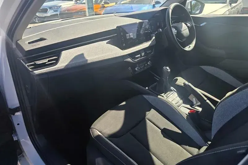 Usado Skoda Kamiq SE 70 HP (51 kW) 2025 Branco SUV