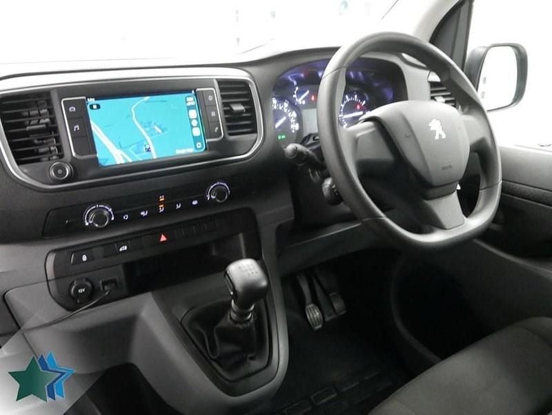 Used Peugeot Expert Premium 145 HP (106 kW) 2022 White Van