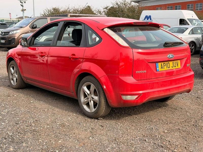 Używany Ford Focus 110 KM (80 kW) 2010 Czerwony Hatchback