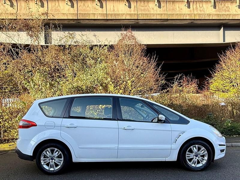 Used Ford S-MAX Zetec 140 HP (102 kW) 2013 White MPV