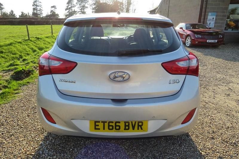 Used Hyundai i30 SE 110 HP (80 kW) 2016 Silver Hatchback