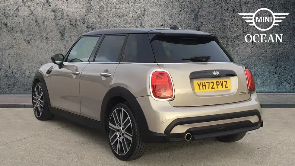 Usado Mini Cooper Exclusive 134 CV (98 kW) 2022 Gris Utilitario