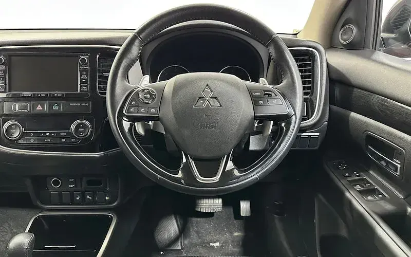 Used Mitsubishi Outlander 150 HP (110 kW) 2018 Red SUV