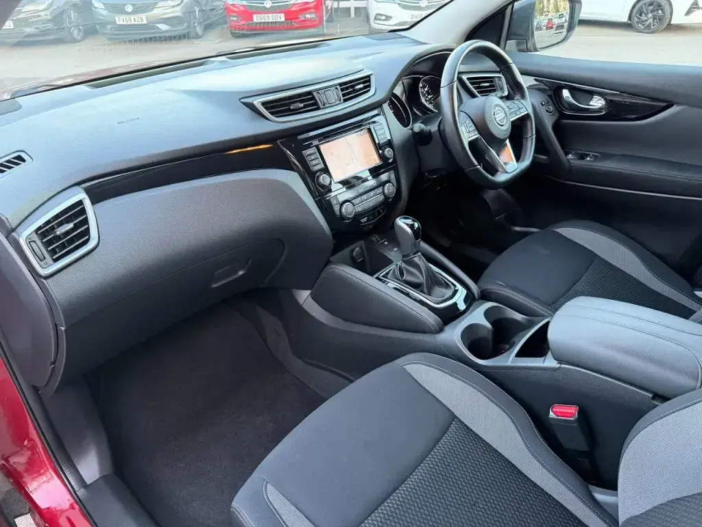 Used Nissan Qashqai Acenta Premium 158 HP (116 kW) 2020 Red SUV