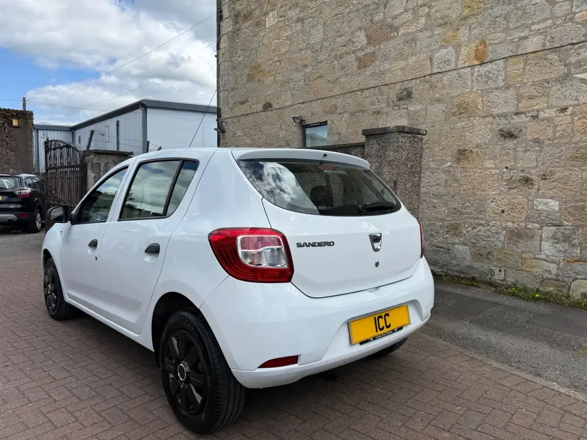 Begagnad Dacia Sandero Ambiance 75 HK (55 kW) 2016 Vit Halvkombi