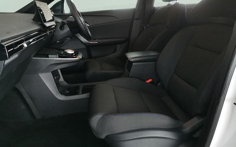 Used MG MG4 EV SE 125 kW (170 HP) 2023 White Hatchback