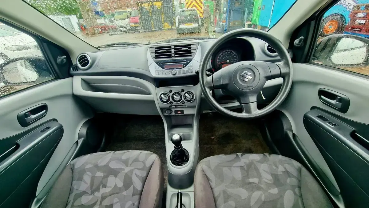 Used Suzuki Alto SZ3 68 HP (50 kW) 2010 White Hatchback