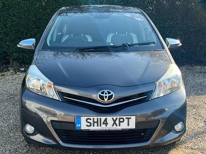Used Toyota Yaris Trend 99 HP (72 kW) 2014 Grey Hatchback