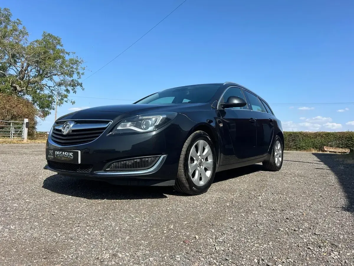 Used Vauxhall Insignia 134 HP (98 kW) 2016 Black Estate