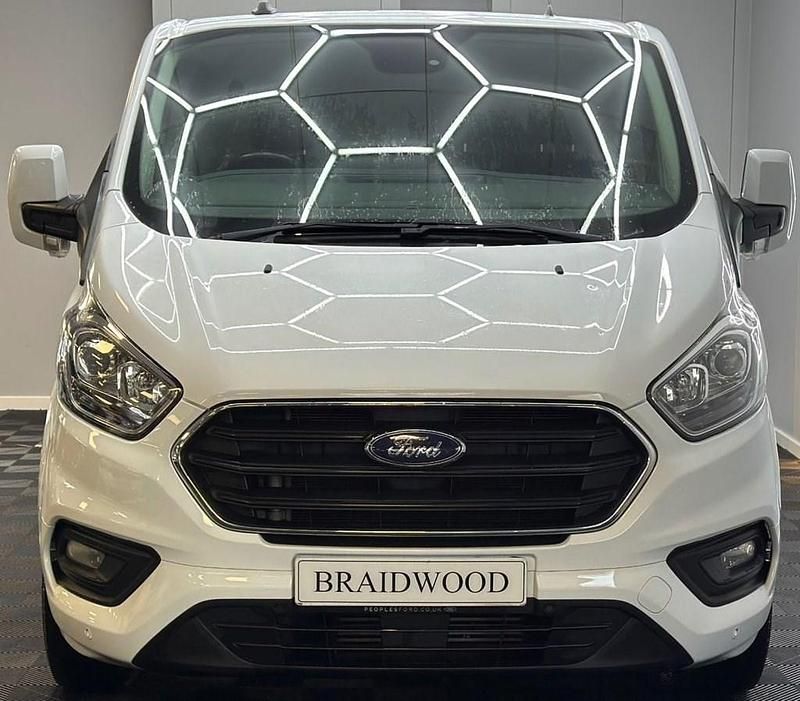 Used Ford Transit Custom Limited 130 HP (95 kW) 2019 White Van