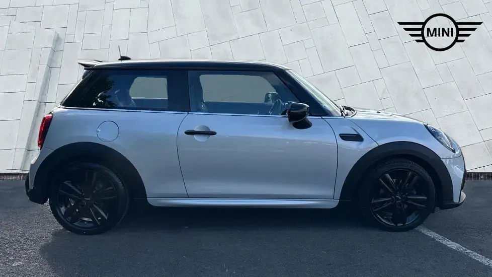 Używany Mini Cooper Hatch 134 KM (98 kW) 2022 Srebrny Hatchback