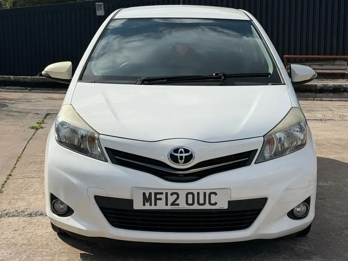 Used Toyota Yaris SR 2012 White Hatchback