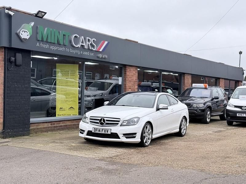 Usado Mercedes C220 Sport Edition 2014 Blanco Coupe
