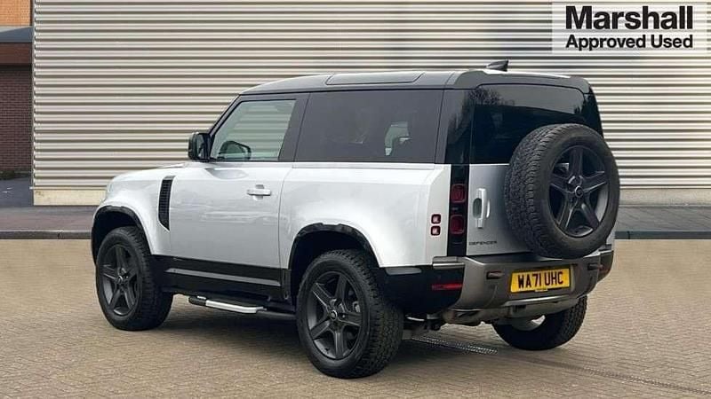 Usado Land Rover Defender SE Dynamic 249 HP (183 kW) 2021 Prateado Carrinha
