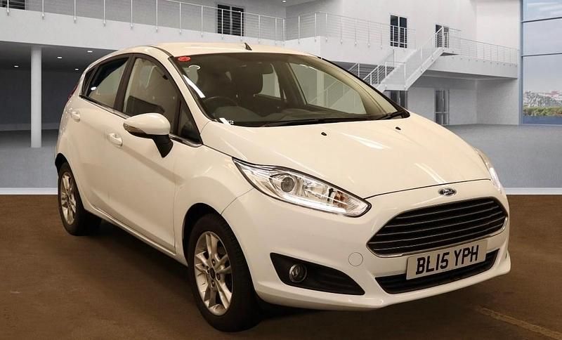 White Used 2015 Ford Fiesta Zetec Hatchback | £2,995 (Fair price) - Image 1/4
