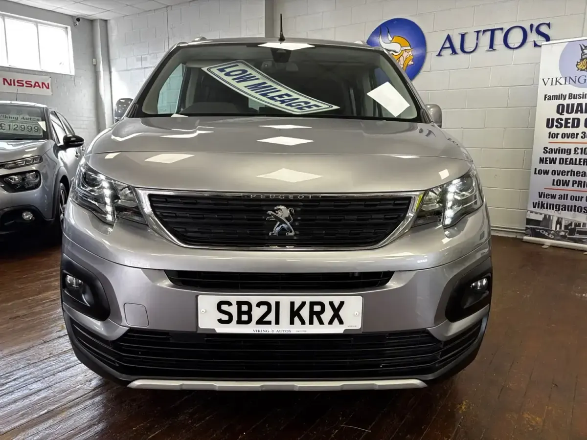 Begagnad Peugeot Rifter Allure 2021 Grå Minibuss