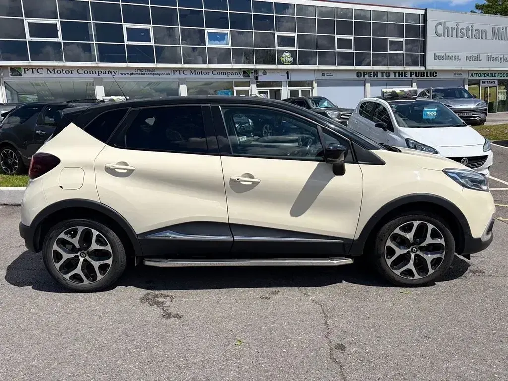 Used Renault Captur Signature 110 HP (80 kW) 2018 White SUV