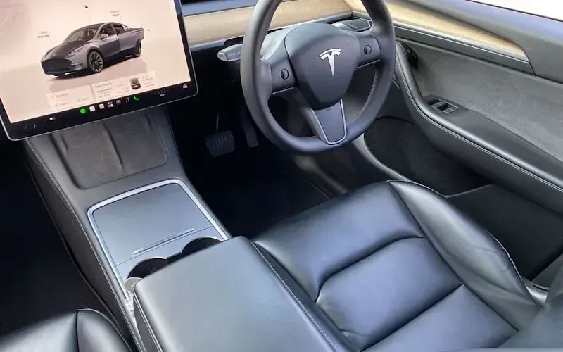 Used Tesla Model Y Long Range AWD 286 kW (389 HP) 2025 SUV