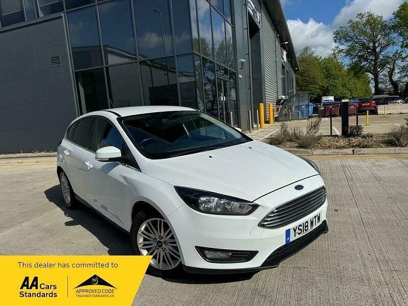 Used Ford Focus Zetec 125 HP (91 kW) 2018 White Hatchback