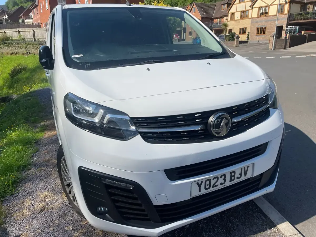 Used Vauxhall Vivaro 145 HP (106 kW) 2023 White MPV