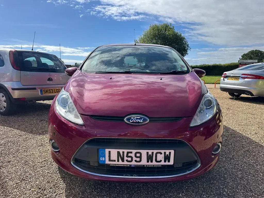 Used Ford Fiesta Titanium 89 HP (65 kW) 2009 Red Hatchback
