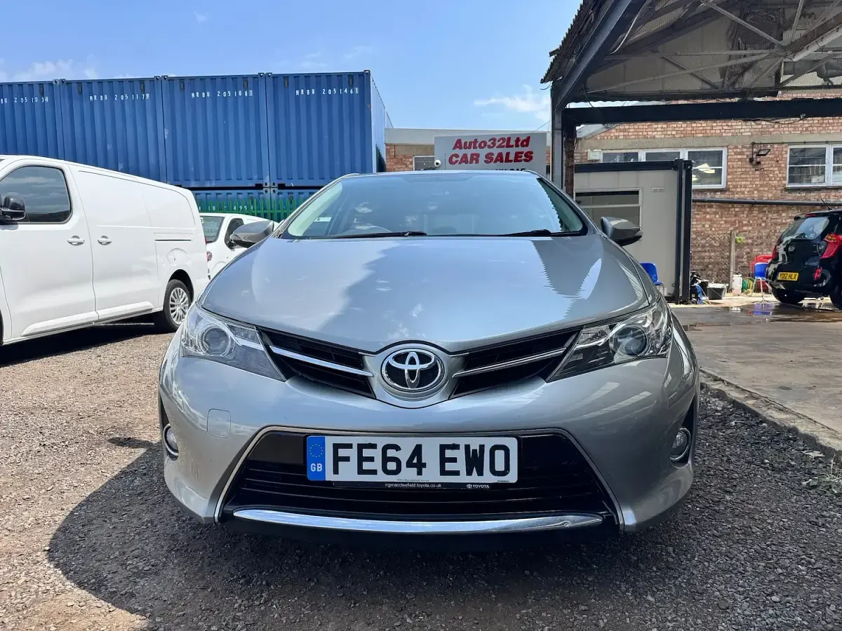 Used Toyota Auris Plus 132 HP (97 kW) 2014 Grey Hatchback