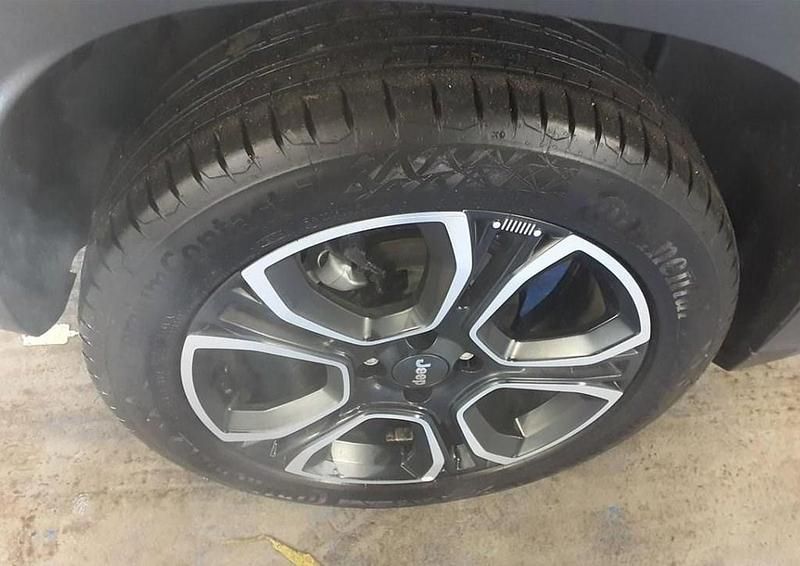 Used Jeep Avenger Altitude 100 HP (73 kW) 2024 Grey SUV