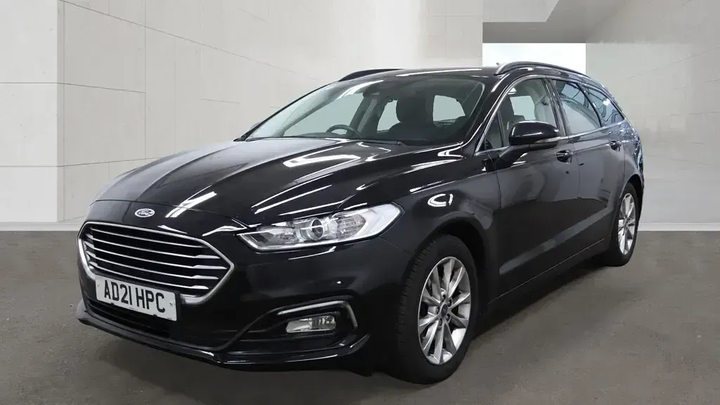 Usado Ford Mondeo Zetec 180 CV (132 kW) 2021 Negro Familiar