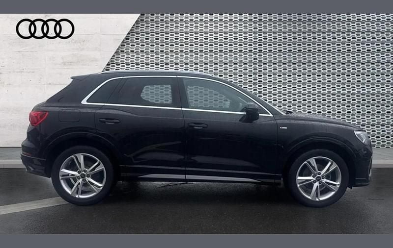 Używany Audi Q3 S-Line 150 KM (110 kW) 2025 Czarny SUV