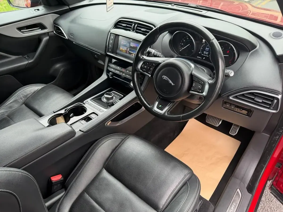 Used Jaguar F-Pace R-Sport 180 HP (132 kW) 2016 Red SUV
