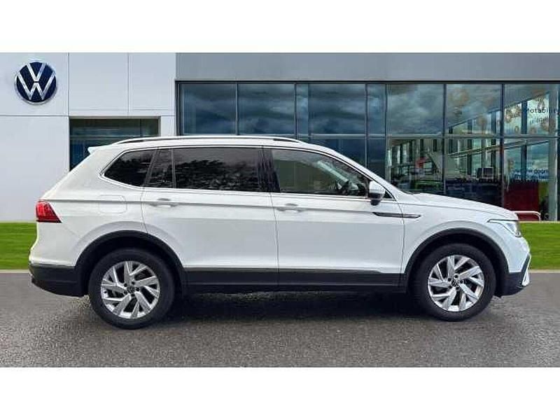 Used VW Tiguan Allspace Life 150 HP (110 kW) 2022 Pure white SUV