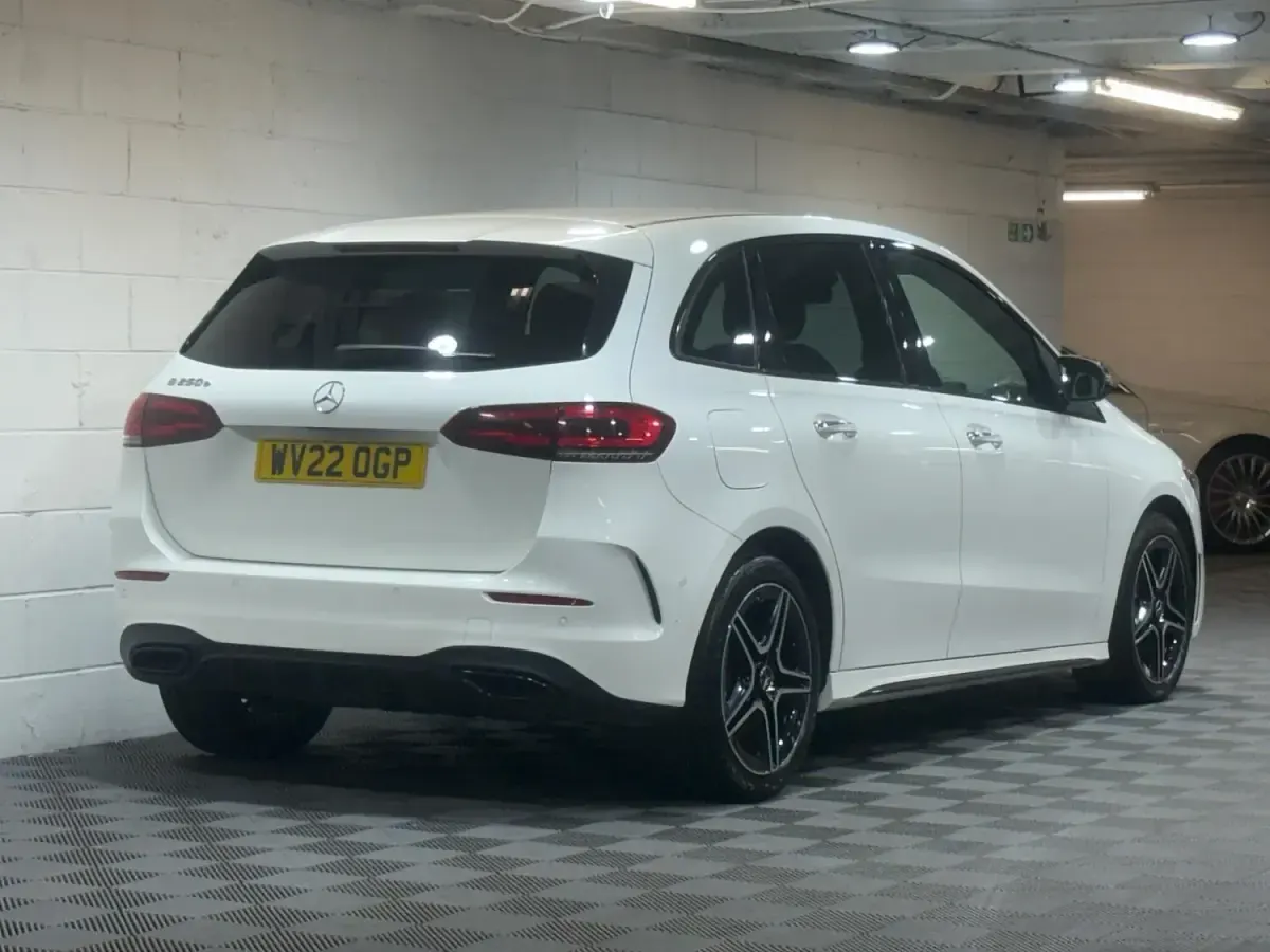 Used Mercedes B250e AMG line 2022 White Hatchback