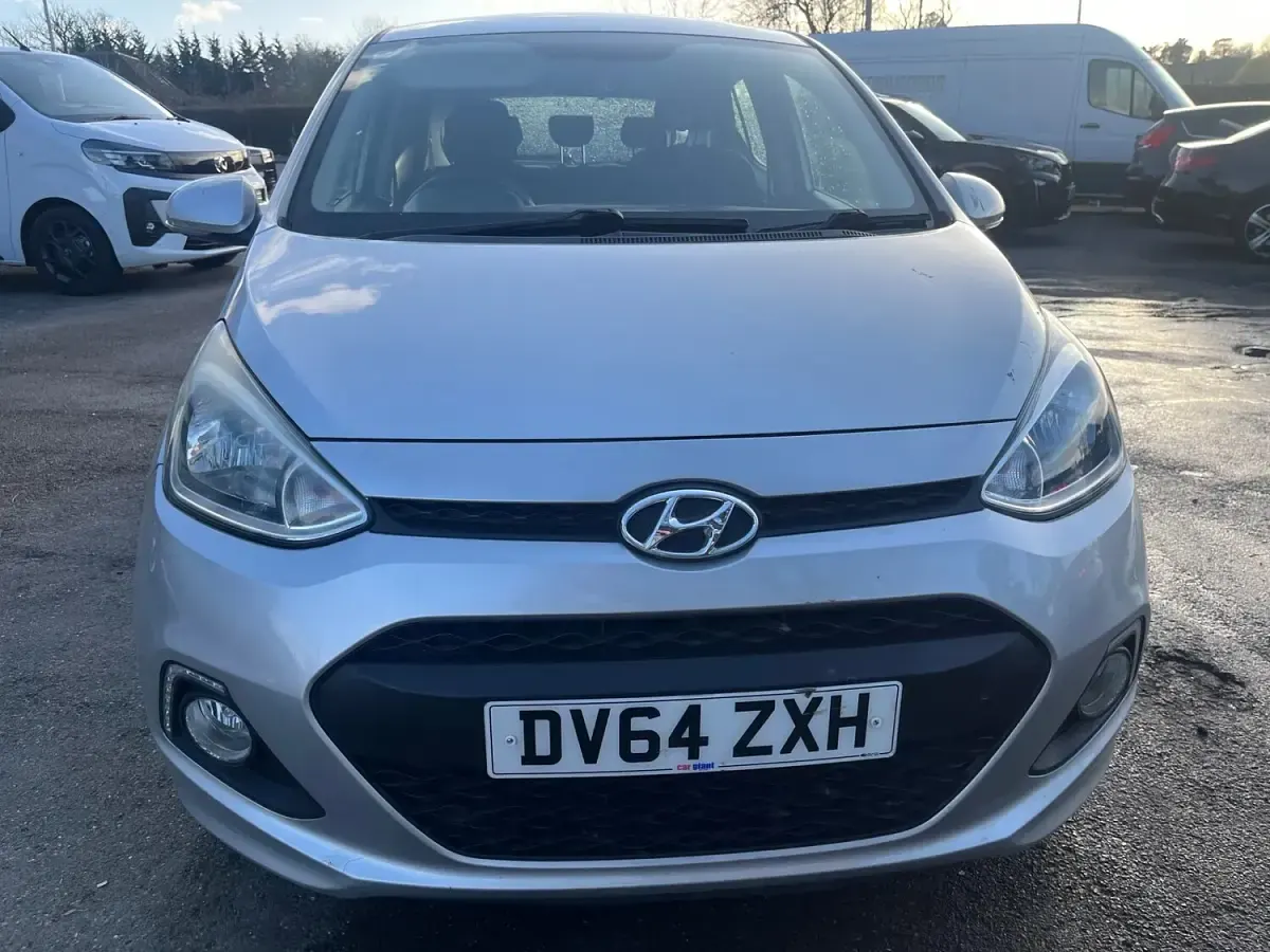 Used Hyundai i10 Premium 67 HP (49 kW) 2015 Silver Hatchback