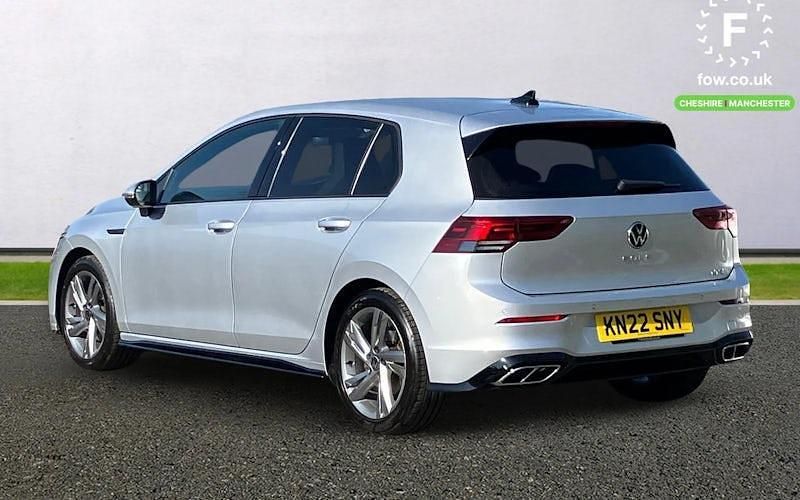 Second-hand VW Golf VIII R-line 150 CP (110 kW) 2022 Argintiu Hatchback