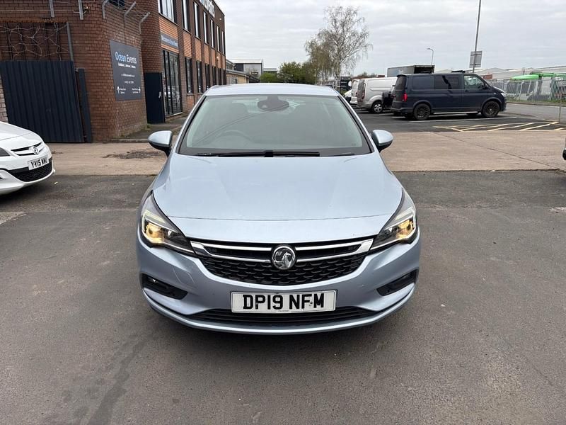 Used Vauxhall Astra SRi 104 HP (76 kW) 2019 Silver Hatchback