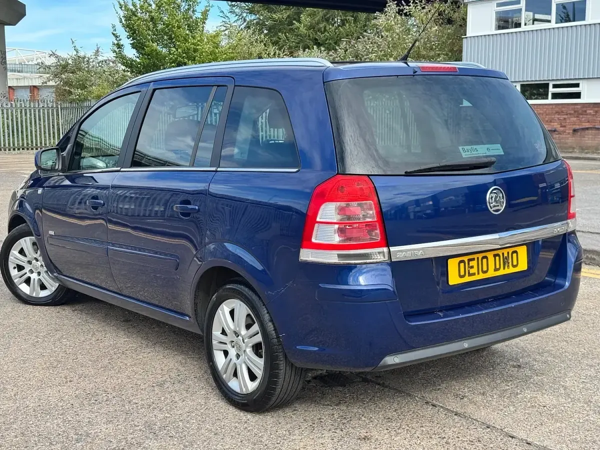 Used Vauxhall Zafira Design Edition 120 HP (88 kW) 2010 Blue MPV