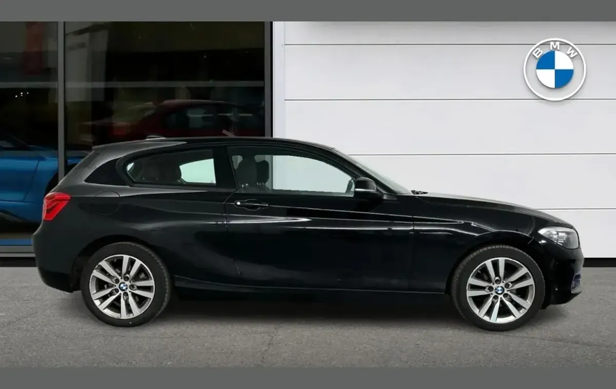 Used BMW 118 Sport Line 134 HP (98 kW) 2018 Black Hatchback