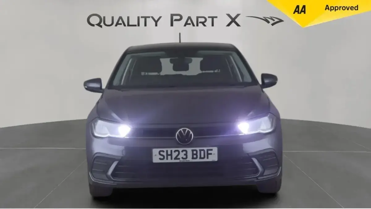 Begagnad VW Polo Life 2023 Grå Halvkombi
