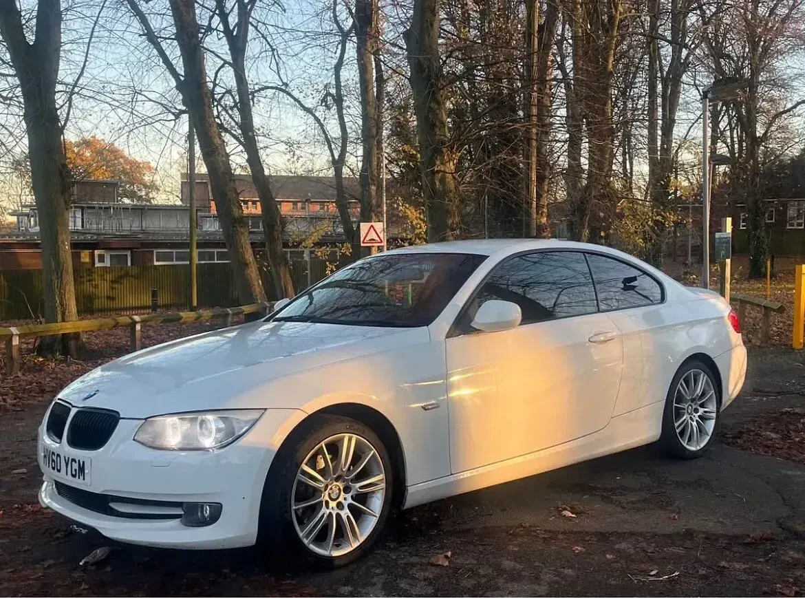 Used BMW 320 167 HP (122 kW) 2010 White Coupe