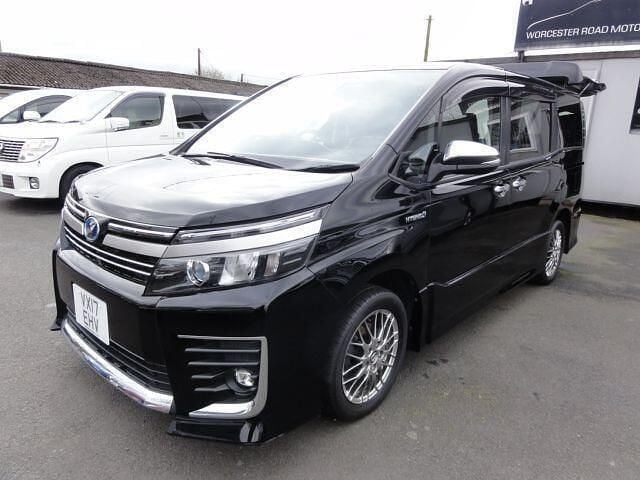 Begagnad Toyota Noah 2026 Svart