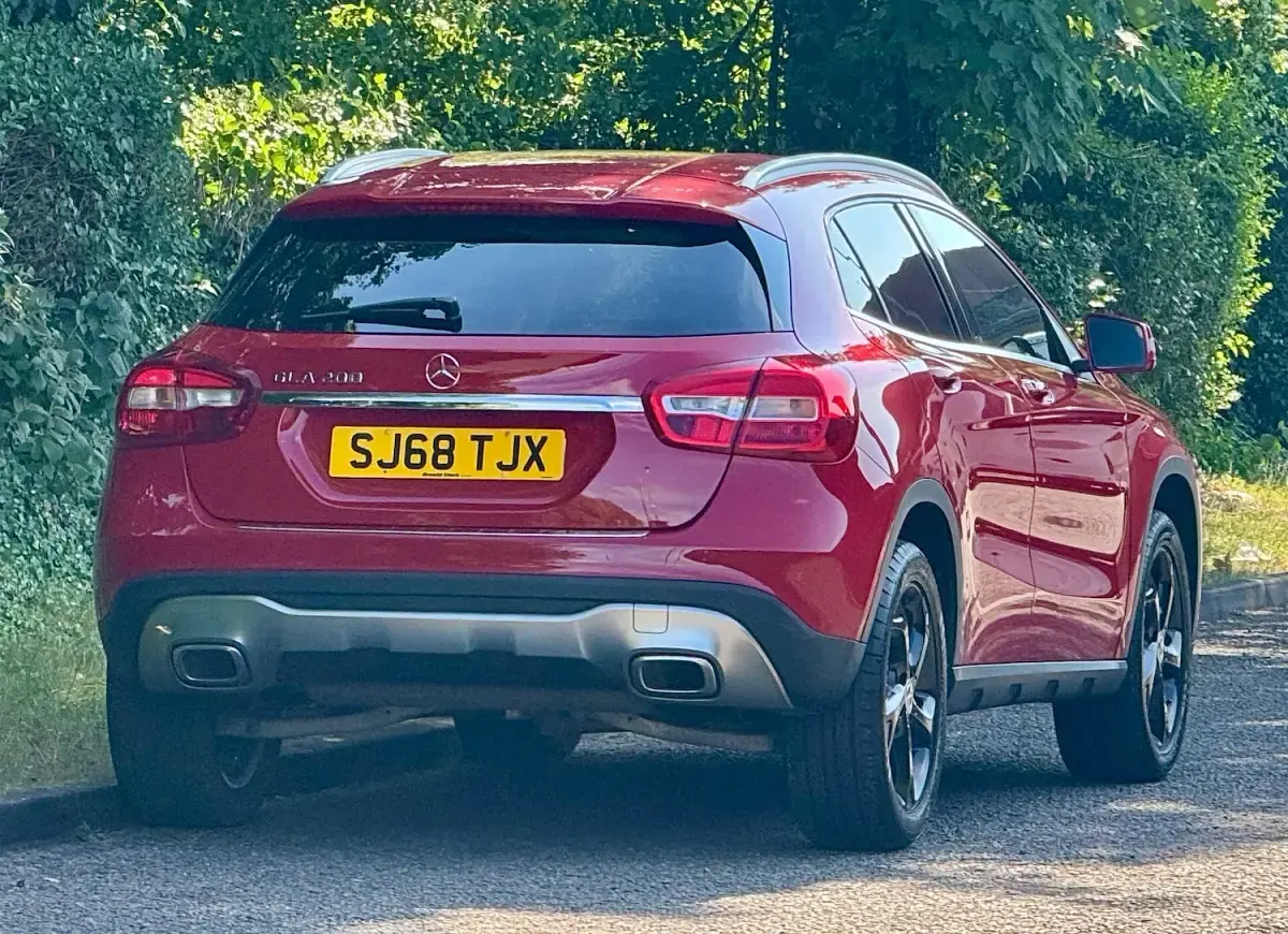 Used Mercedes GLA200 156 HP (114 kW) 2018 Red SUV