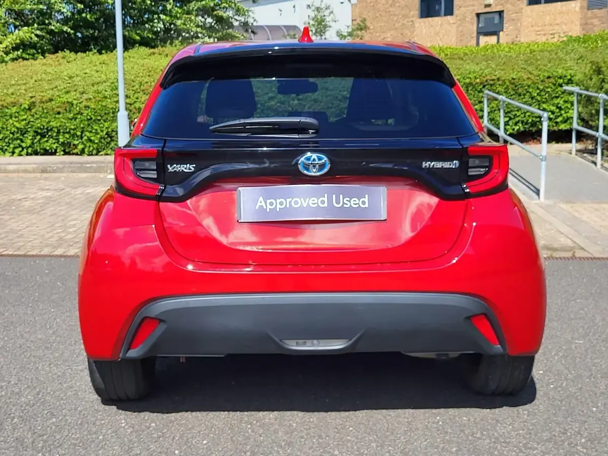 Used Toyota Yaris Design 116 HP (85 kW) 2023 Red Hatchback