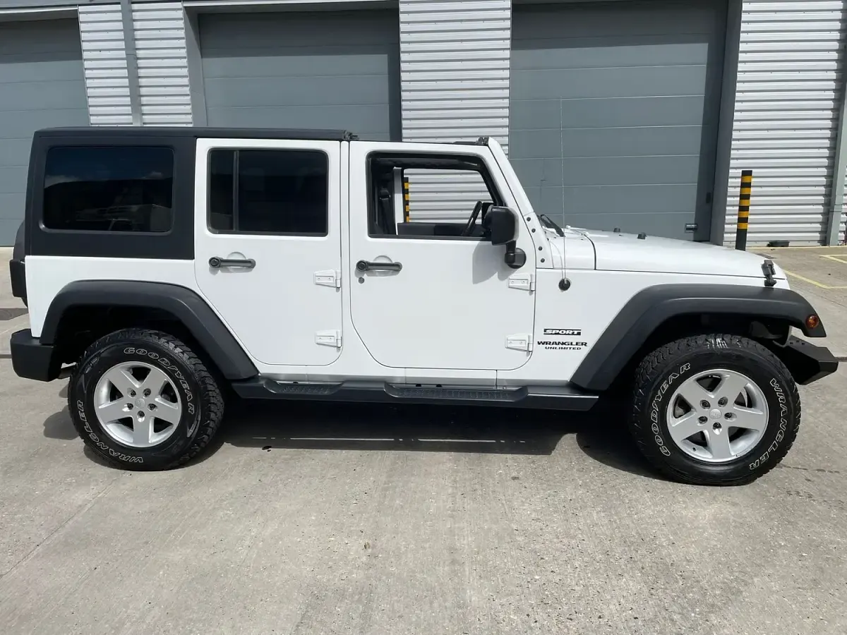 Used Jeep Wrangler Sahara 285 HP (209 kW) 2015 White SUV