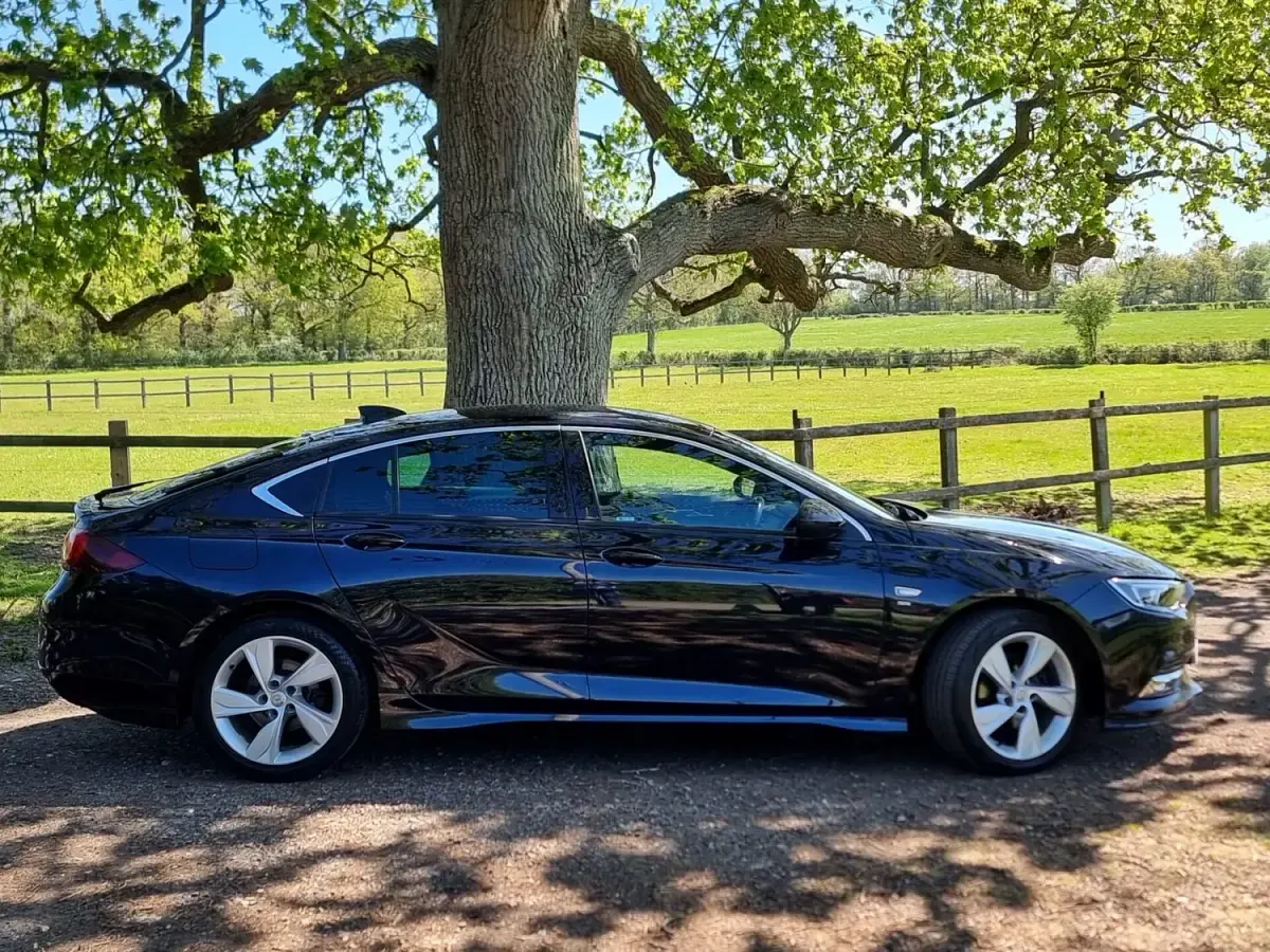 Second-hand Vauxhall Insignia SRi 2018 Albastru Hatchback