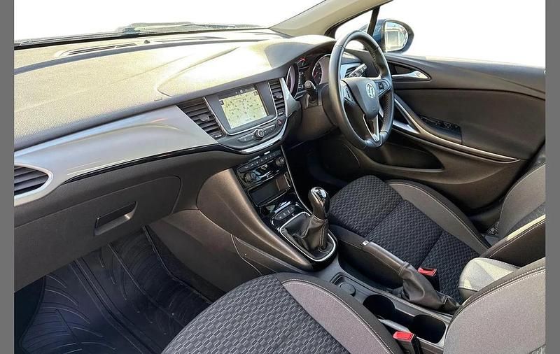 Second-hand Vauxhall Astra SRi 143 CP (105 kW) 2020 Albastru Hatchback