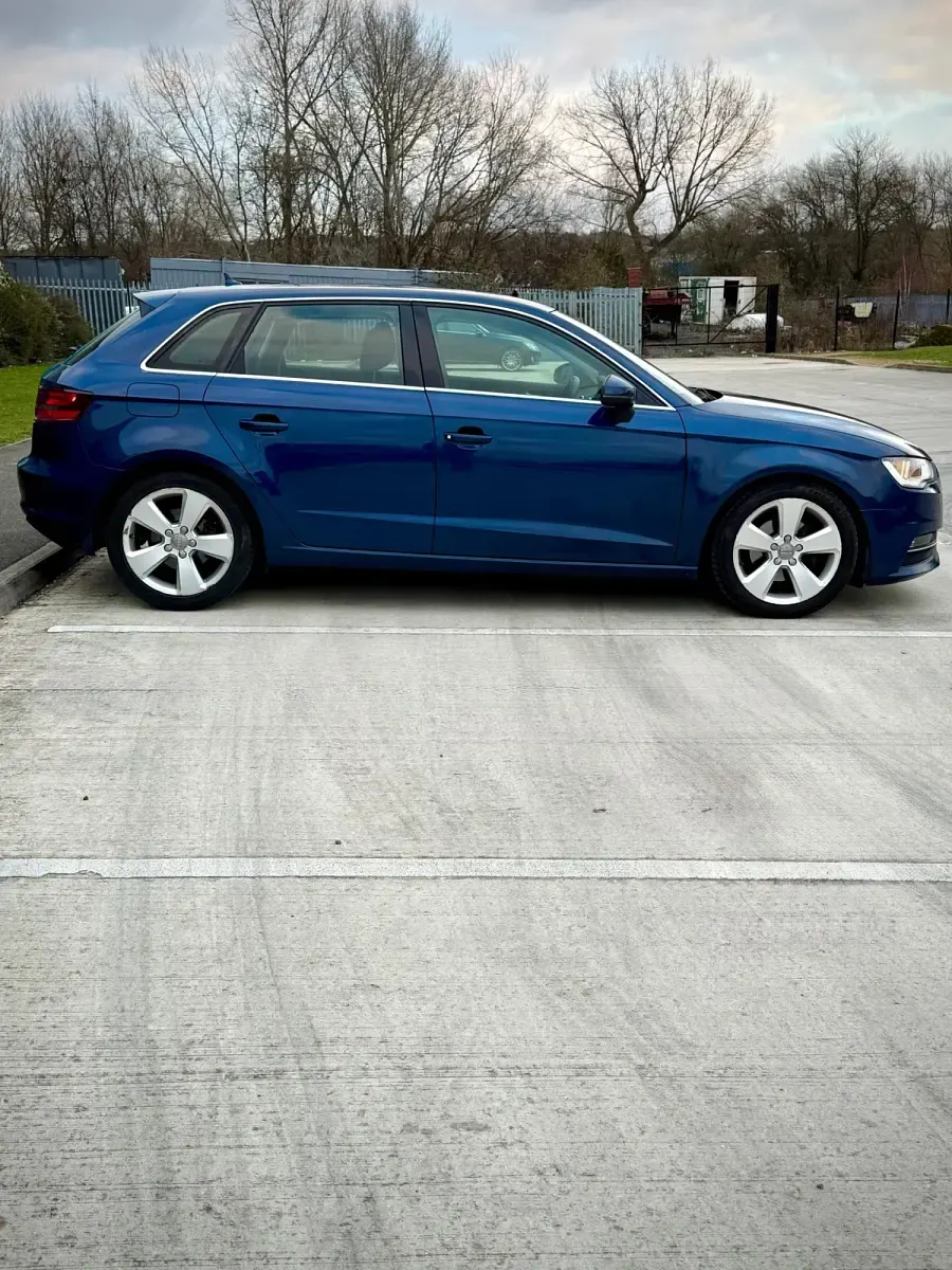 Używany Audi A3 Sport 2013 Niebieski Hatchback