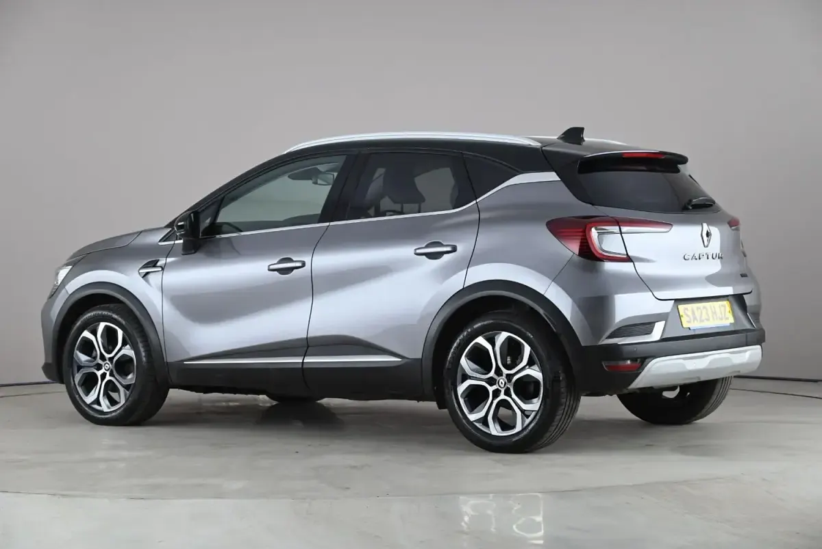 Used Renault Captur Techno 143 HP (105 kW) 2023 Grey/black SUV