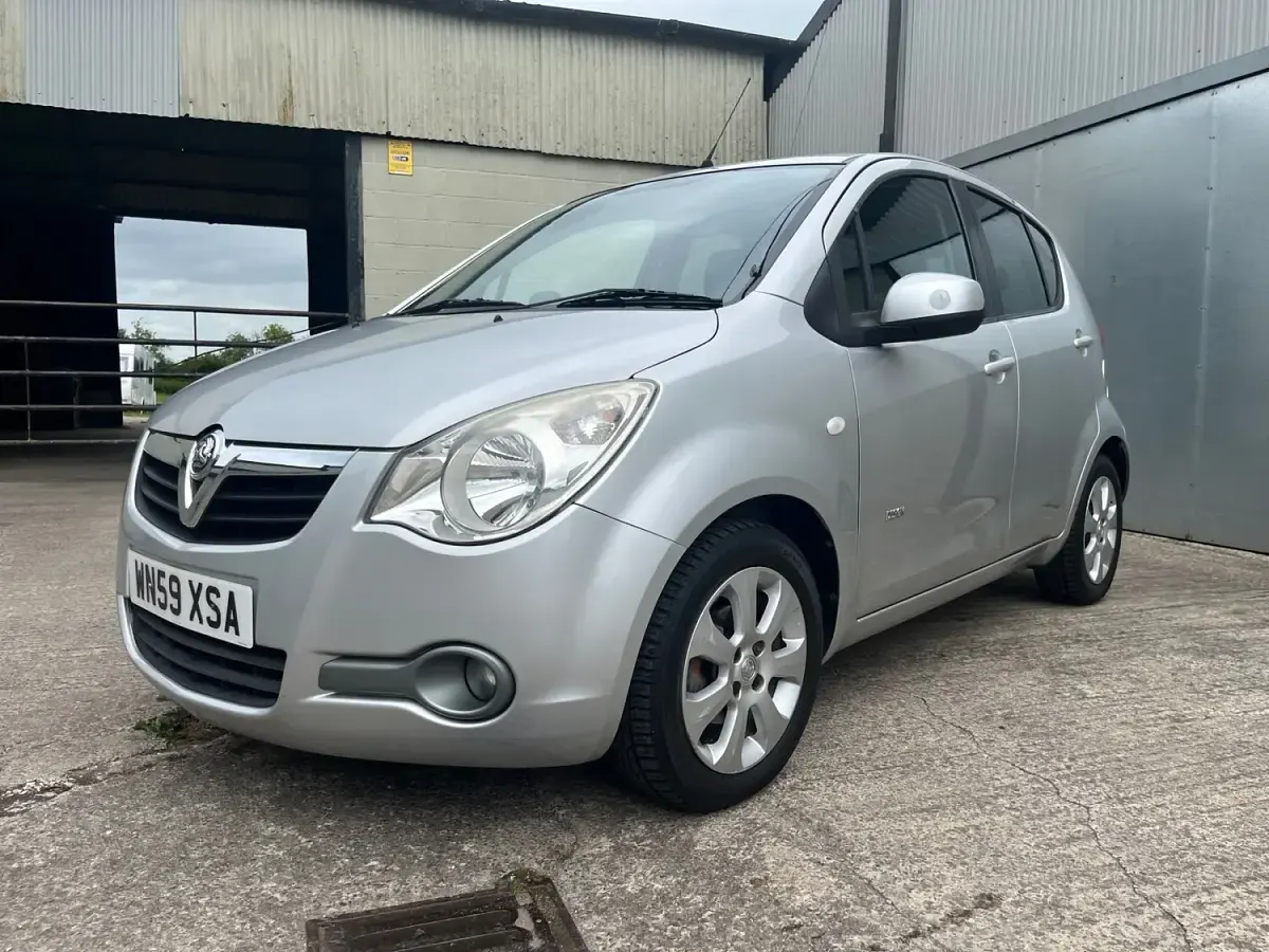 Used Vauxhall Agila Design Edition 85 HP (62 kW) 2009 Silver MPV